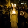 sv. Lucie v �ele pr�vodu sm�rem k �ece...